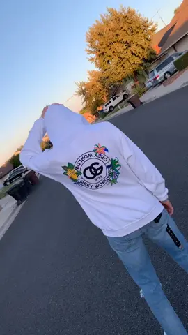 If ur cool dad throws you the woah... catch it😉😎 @tiktok #trend #tiktok #dance #fyp
