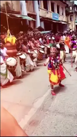 ഇനി ശരിക്കും കൃഷ്ണൻ തന്നെ ആണോ 😍 കണ്ടിട്ട് മതിവരുന്നില്ല കണ്ണാ..