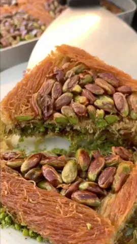 Bol Fıstıklı Tatlımızın İsmini Tahmin Et 🤔 #tatlı #food #dessert #baklava #kadayıf #ağababadöner