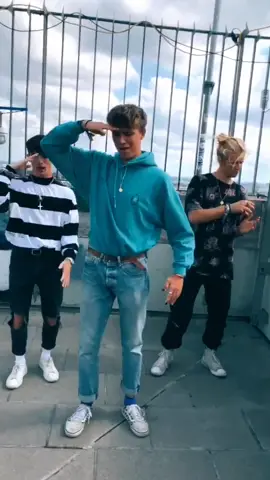 Dancing squad @theocarow @dustin_todtberg #lollaberlin #tiktokcreators