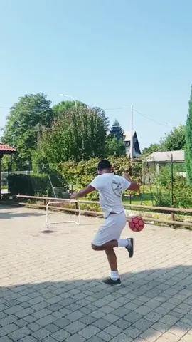 Il vostro colore preferito?Il mio Azzurro❤#slowmo#perte#foryou#Summer#viral#skills#football