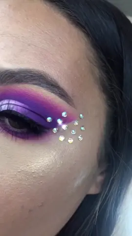 Using the Norvina Vol. 1 palette and 🤤🤤🤤 #notamodel #overdramatic #foryourpage