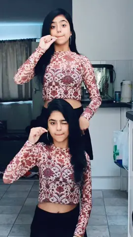 LailaHaiThayar🔥#foryou #foryoupage #teamvleenam #trending #ringring #dilkatelephone #tutting #twins #tiktokindia #trend #viral #danceindia #dress #tv