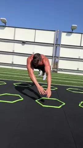Lateral Superman Push-Ups. ✅💪🏻 #superman #pushups