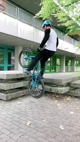 My highest hop with a bike ever!!!💯🔥 Can you jump as high without your bike😜? #streettrial #bike #slomo #viral