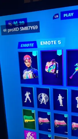 Tag ur idol💘💘 I’ll give mine a clue🙃 ( @brite.cosplays )😇🤩