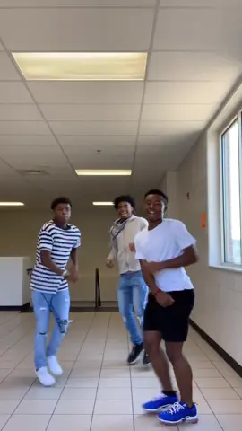 We back at it😁 @salah6496 @amari.williamsss #fyp #foryoupage #foryou #balletflex @triplej.x dance🔥