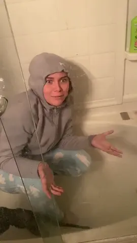 Attempting to give our cat a bath😂 @k0uvr (read bio)