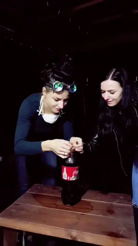 #scienceexperiments Coca Cola plus salt =Boom Boom baloon !!!@rafael_maur @telaaa98 #foryou #foryoupage #denmark #fyp #awesome #challenge