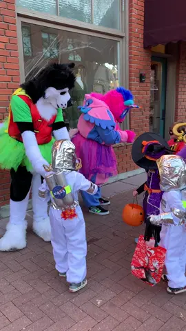 #arvadatails #halloween trick or treat street with the furry things! With @stormcabbit Waffles,Hamster, Rukus and more!