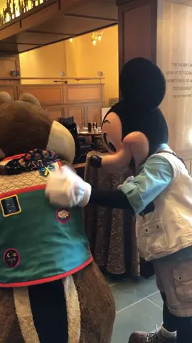 I WAS ROBBED AT DISNEY! 😂 #disney #disneyland #funny #mickeymouse #mickey