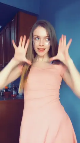 I wanted to learn this trend so uwu I have a pretty fun blooper if you wanna see it😅💕 #fyp #foryou #candy #dance #GamerGirl #trend #uwu #throwitback