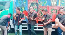 saat yg lain bahagia aku merasa sepi ditengah keramaian