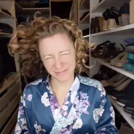 who thinks I should have left it right out of the scarf? 🙋🏼‍♀️ 2nd day curls - silk scarf overnight #nighroutine #curlyhair #curlychallenge #curly
