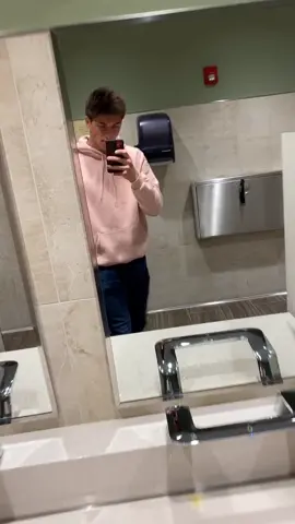 Soap, water and dryer under the same sink🤯