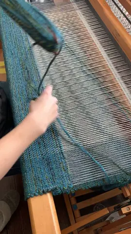 Weaving a lap blanket #weaving #ultimatefiberartist #makersgonnamake #make #meditation #handwoven #timelapsechallenge #DIY #wool #cotton #blanket