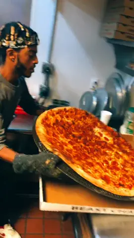 who likes pizza? 👀 #fyp #foryoupage #pizza