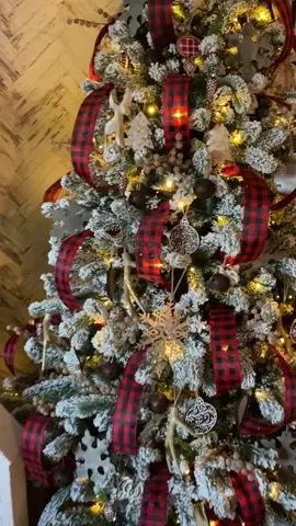 Decorating my Christmas Tree #christmas #merrychristmas #christmastree #christmasdiy #christmascountdown #ChristmasLook #christmasvibe #homedecor