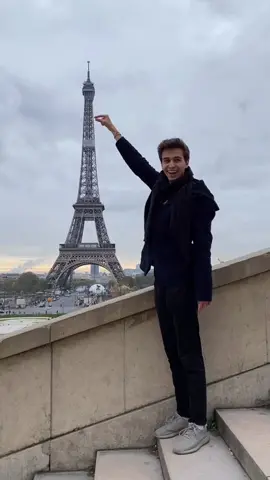 tourists be like... 🤣🇫🇷