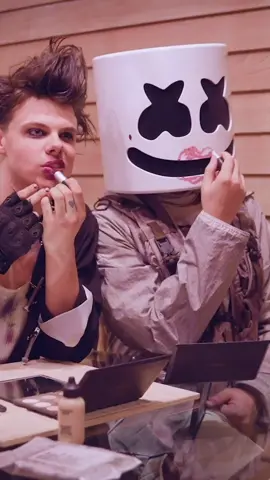 Putting my face on with @yungblud #tonguetied #makeup #makeuptutorial #beauty