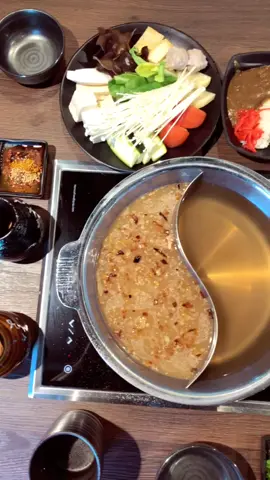 It’s cold outside! So you know what to eat! #GamingOnTikTok #2000sthrowback #hotpot #foryou #coldoutside