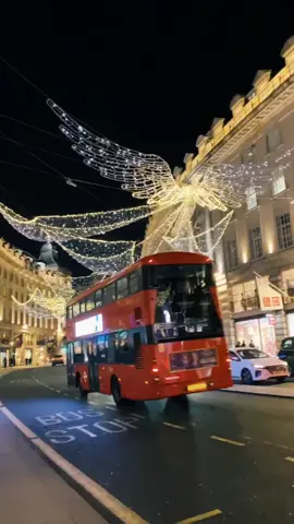 The Christmas lights in London look magical 😍✨ #fyp #tiktoktravel #viral #london #foryou #foryoupage #christmas
