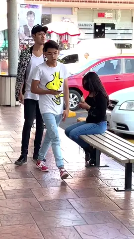 Bromas en la calle ¿Tú como hubieras reaccionado?😅😂