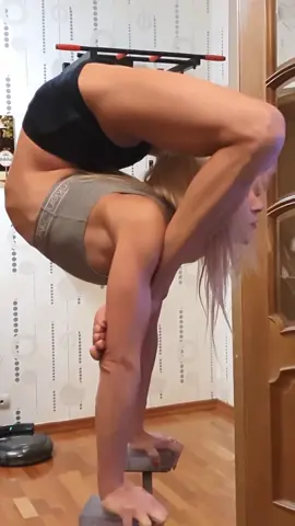 #handstand #flexible #flexibility #stretching #flex #stretch #contortion #contortionist #acrobat #training #bendy #backbend #растяжка #гибкая