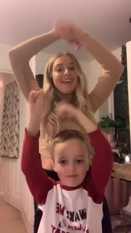trying to teach him a dance is the hardest thing I’ve ever done but my brother is the cutest😭 #anastasiakingsnorth #youtuber #featureme