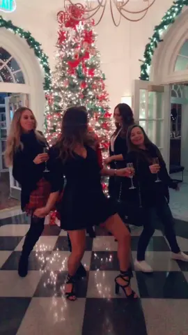 When you see your friends at the Christmas party 🎅🏼 #CozyLittleChristmas #foryoupage #fyp #foryou #over30 #2019 #makeitviral @erica.hardcastle