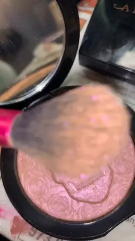 about this highlighter 💀🌸 #foryoupage #fyp #somisunderstood #perfectlanding #makeuptutorial #makeupartist #limecrime #meltcosmetics #follyfire
