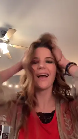 All I want for Christmas is curls!!!! #bumbleandbumble #hairstylist #xmasballin #grwm