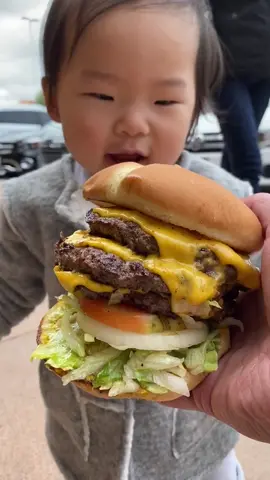Hungry Baby tries to eat her dad’s burger from Islands Restaurant 🤣 #mukbang #baby #tiktokpartner