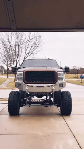 Billie #fyp #showtruck #liftedtrucks #trucks #lifted #powerstroke #ford #26x16s #turbodiesel #diesel #dieseltruck #pavementprincess #daddysmoney