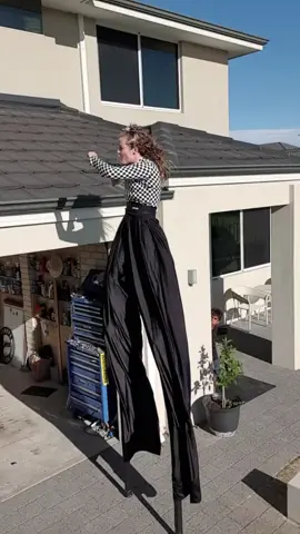 I think im officially the tallest person to do this trend!?!?! #sayso #windy #scary