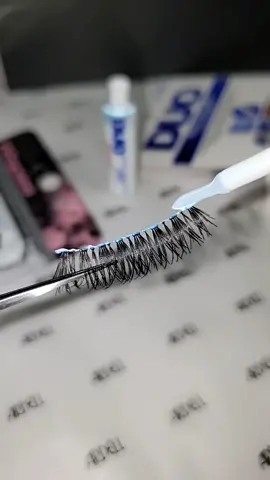 Listen up! This is aaaall the adhesive you need to apply...thin layer ...and a little extra on each end....that's on period!😁