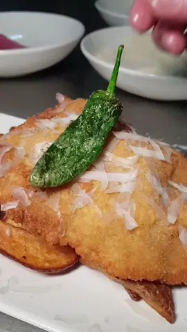Versión de cachopín de Caramba Tapas, #barcelona #cachopo #bravasbarcelona #patatasbravas