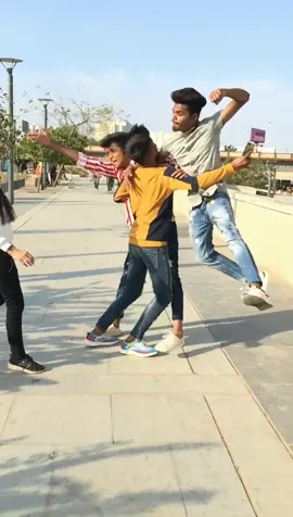 Tag jigri friends ♥️😘 #friends #pyaar #Love #pablic #viral #1m #_vikram_01 #tik_tok @solanki_kush_02 @luckydarbar_01 @jiyarao29