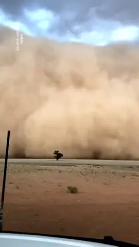 This is the moment a dust storm hit a farm in #Australia. It was sparked by high winds and dry desertification of the soil. #allthedifference