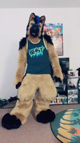 Somethings poppin’ #fyp #lipglosschallenge #furry #fursuit #furryfandom #fursuitdance #duetme #duetthis