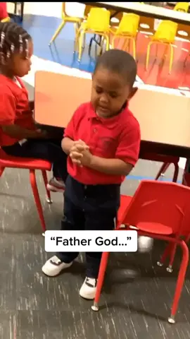 Watch 3-year-old Makhi lead his lunchtime prayer in Missouri 😭 #pray #school #lunch #cute (Credit: Ranisha Martin via Storyful)