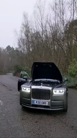 Rolls Royce Phantom coin trick. That V12 is smmmmmooooooth! #rollsroyce #v12