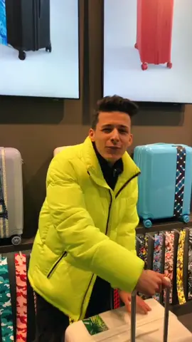 J’ai personnaliser ma valise chez @bandeapartparis ❤️ Quel est ta couleur préféré ?