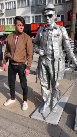 İnstagram: sanatsokakta.official 👀🤷🏻‍♂️🤣 #comedia #tiktok #viral #fun #troll #world #komedi #denizli