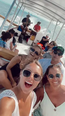 Boat day in Moorea, Tahiti #AsGoodAsTheOG #travellife #CleanFreshHype #toonme #SonicSpeedMeUp #femaletravel #touchdowncelebration #holidaytravel