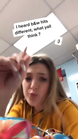 #greenscreen #greenscreenvideo I always look like I don’t love myself at school so let’s not talk ab what I look like rn :)