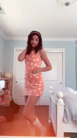 POV: It’s 1962 and I’m getting ready to see a Zombies concert with my girlfriends ;) #foyoupage #superbowlliv #getthelook #sixties #W2Step