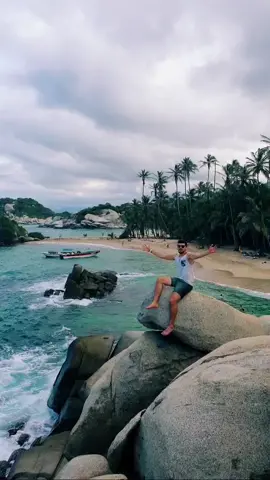 Un like si serían capaces de subirse hasta aquí... Todo eso para presentarles el Increíble Parque Tayrona. #Colombia #Tayrona #Tiktokcolombia #viajes