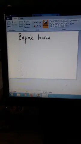 Bayangin, ngegambar pake Paint sambil nge-TikTok. o.o