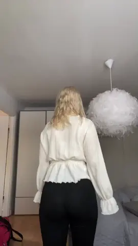 Vad ska ni göra idag på alla hjärtans dag? Skriv det med ett hjärta! Jag ska äta thaimat med mig själv ❤️ #feature #heart #ValentinesDay #foru